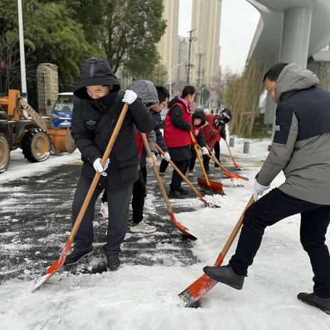 武昌支行营业室：铲雪除冰护平安，凝心聚力暖人心