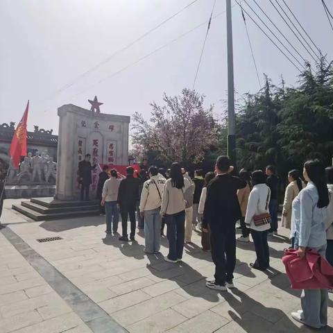 中共新密市自然资源和规划局机关第五、第六支部联合组织支部全体党员开展“缅怀革命先烈  牢记初心使命”活动