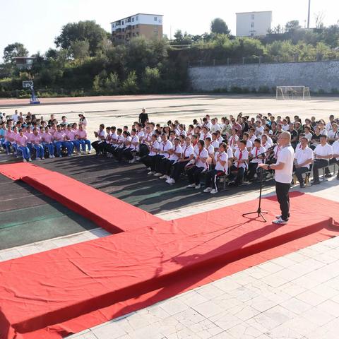 “阳光奖学，励志人生”——胜利中学表彰大会纪实