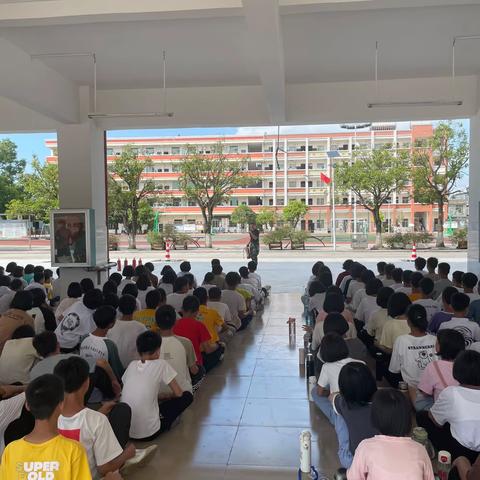 同心共筑安全屏障——玉林市玉州区城北初级中学2023年秋季期消防应急疏散演练及灭火器正确使用方法演练活动