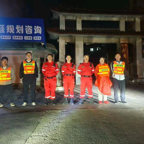 雨夜寻人暖人心