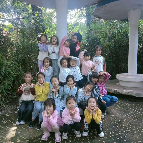 叶子幼儿园果一班10月9日的小日常