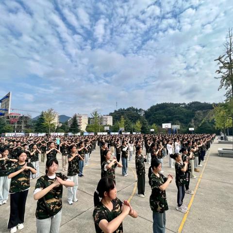 少年应有鸿鹄志  磨砺青春正当时——新县第三初级中学开展七年级综合素质拓展训练活动