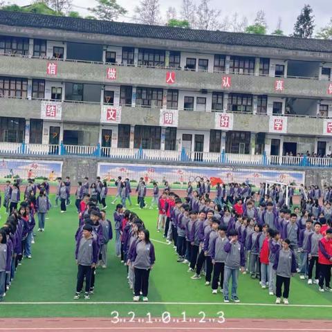 心系教育续真情，校服、教学设备捐赠暖人心——花垣县猫儿乡九年一贯制学校校服、教学设备捐赠仪式