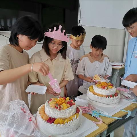 花垣县慈爱园四月集体生日会活动简报