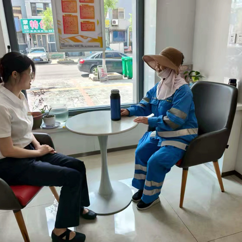 盘锦双台子天河支行开展“夏送清凉，为您服务”主题宣教活动