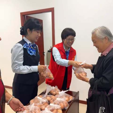 温暖重阳 金融相伴 ‍ 和平路支行营业室党支部联合长乐社区党委共同开展“重阳节”敬老活动