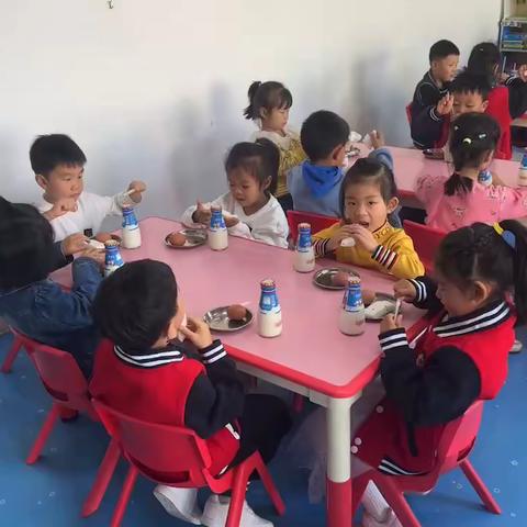 新建区迪启博幼儿园大二班第八周（学习与生活）