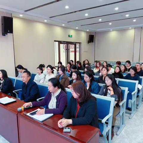 “以爱赋能，共话成长”——锡林浩特市第十四小学班主任工作经验分享纪实