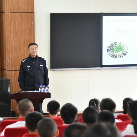 安全文明出行--长春市第七十二中学南校区交通安全讲座