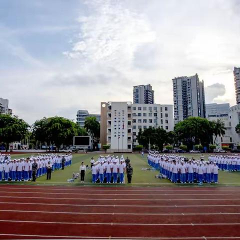 青春何惧骄阳烈 少年英气铸辉煌——海口实验中学2024级高一新生军训汇操大会纪实