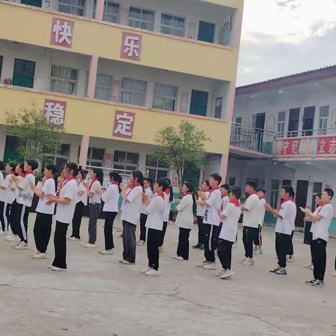 双河小学举办“快乐六一，童心向党”同唱一首歌活动