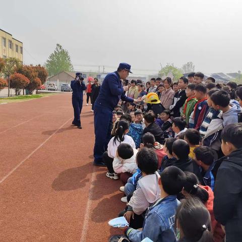 消防进校园 安全记心间——峨山镇萝藤小学消防演练活动