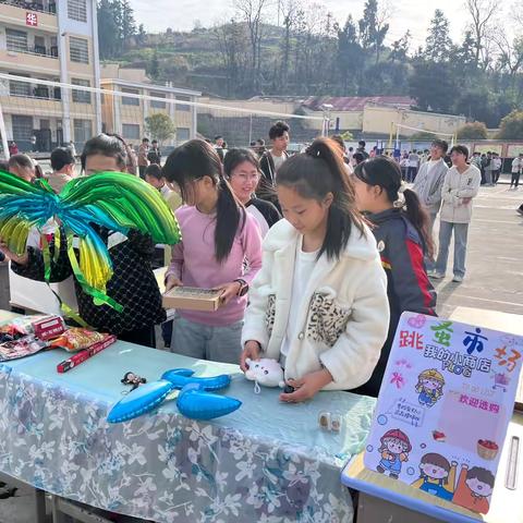 小小市场，大大梦想——青山中学跳蚤市场热闹开市 精彩不停 ‍ ‍