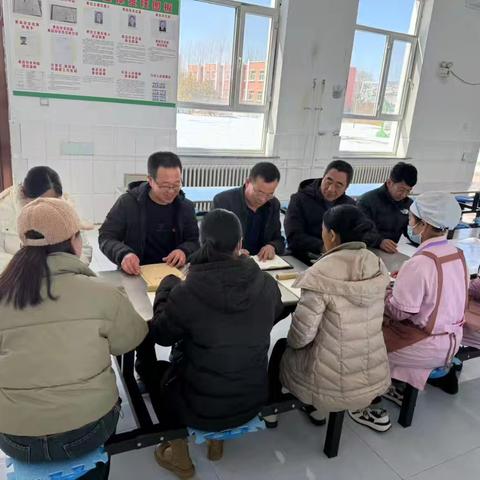 古迹中学膳食委员会成员深入校园