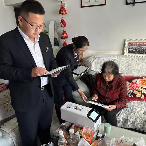 “细微服务换真心，上门服务展贴心”——工行中街支行为行动不便客户上门办理业务