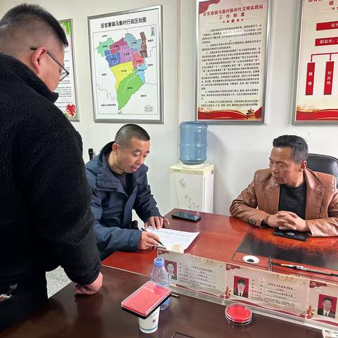 医保缴费“零距离”  ‍工行服务“暖人心” -工行中街支行前往某乡村进行医保代缴宣传活动 ‍