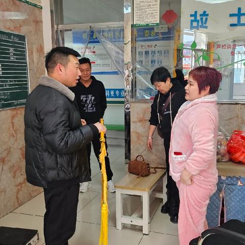 一面锦旗，浓浓谢意！“走心”的感谢送给“用心”的他