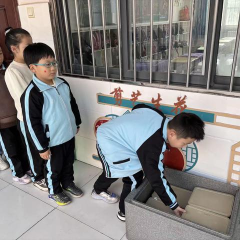 阳光午餐 美好“食”光---新学期午餐扬帆起航！