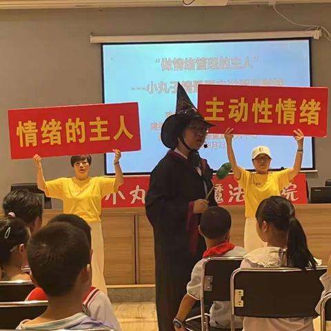 建德市月亮湾小学二年级王书浩暑期参加社区活动