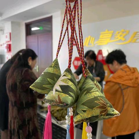 [“双争”有我·活力河北]安居社区开展“巧手制香囊，芳香迎端午”主题活动