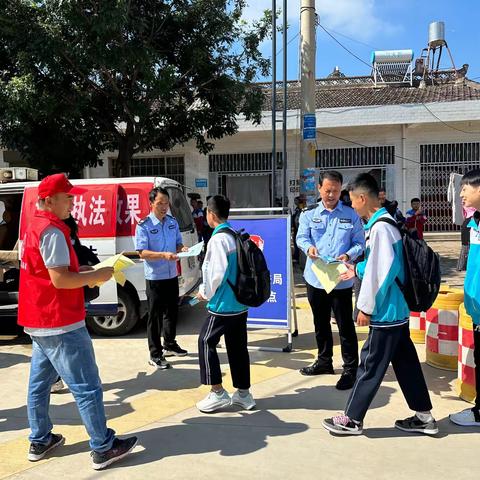 宣传平安建设 共建平安张洪