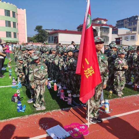 炎炎烈日挥洒汗水，风华少年书写华章——登封市崇高路小学一二班国防教育课程纪实