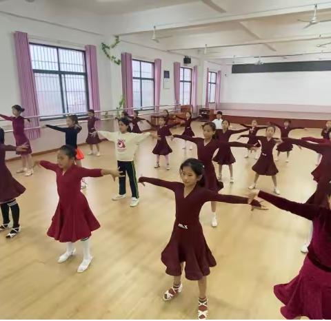 东方骄子小学 拉丁舞兴趣班学期总结