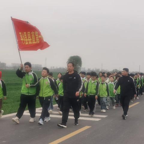 传承红色基因，缅怀先烈精神———我校举行清明祭英烈活动