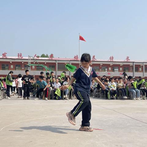 毽舞飞扬，用脚尖触碰天际———平乡县节固中心小学踢毽子比赛