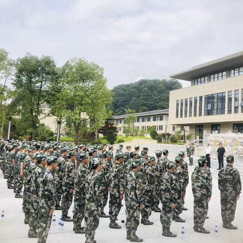 且抒凌云志，不负少年时 ——龙岩技师学院23级旅管班新生国防教育纪实