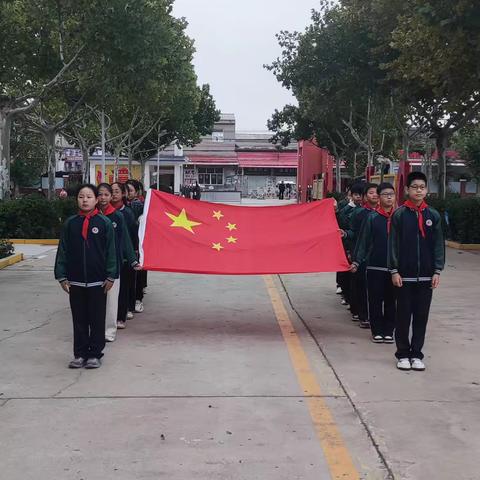 周一升旗仪式：书香浸润下的成长礼赞
