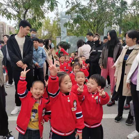 “乐享童心  亲悦同行”—空港新城小天使幼儿园•悉贝托育秋季运动会《小二班》