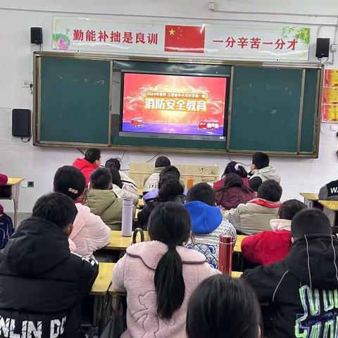 共建共防  安全同行——郑坊镇中心小学开展消防演练活动