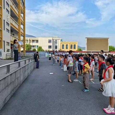 【党建＋安全】防“恐”入侵，临“暴”不乱——郑坊小学防恐防暴应急演练活动