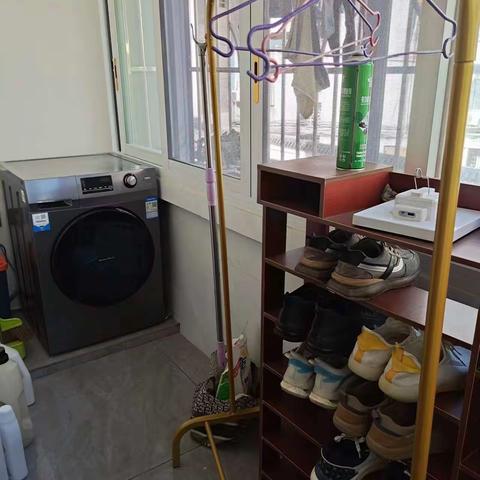 ⭐️喜雨巷2楼，2/2/1，产权55，精装，家具家电全齐，拎包入住，有小区门卫，老证可停大小车，27.8万v68839