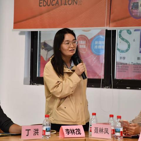 新帆初入海，经验共扬帆 ——新入职教师工作初期工作交流会