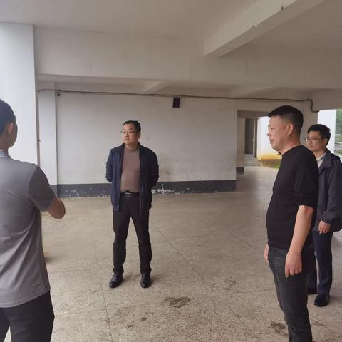 以查促教 调研督学——广信区教体局领导到上泸小学调研学校相关工作