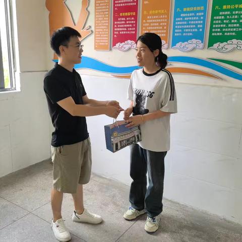 翘首以盼，情系准妈妈——上泸小学开展慰问怀孕教职工