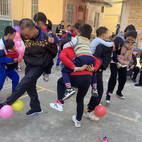 书香幼儿园“大手牵小手，快乐跟我走”亲子游戏花絮