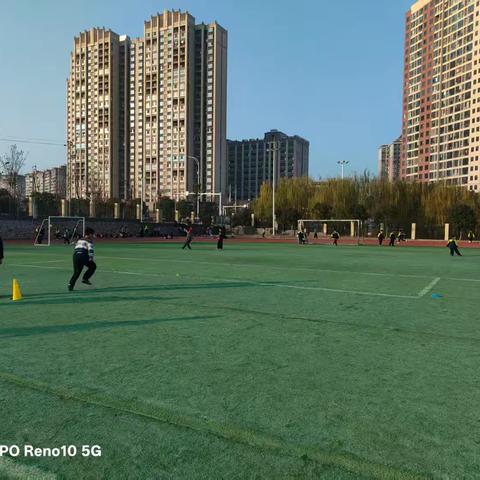 四年级足球社团本学期活动全方位成果总结：成长、欢乐与团队精神的完美融合