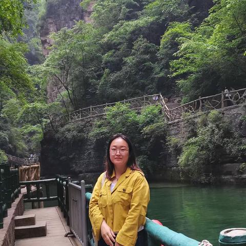 【关爱学生幸福成长 邱县初中英语名师工作室在行动】单元视角下英语听说课