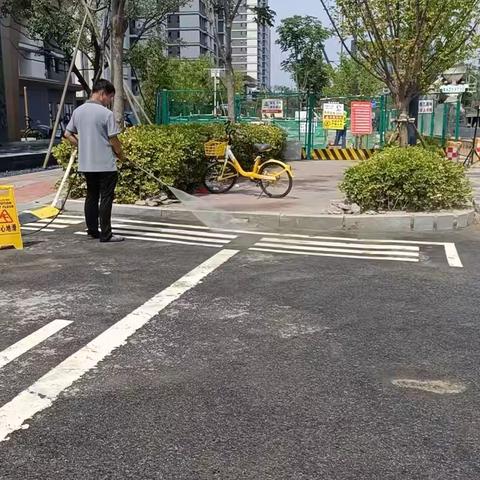 保利天汇物业园区清洁：守护环境的日常坚守