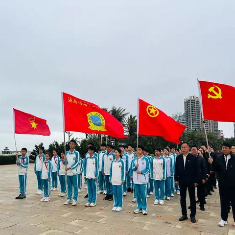 海南临高第二思源实验学校 “七十五载琼崖春 清明共缅英烈魂”扫墓纪念活动