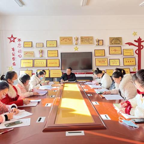 春华秋实满庭芳，栉风沐雨砥砺行——靖边县十五小学四年级班主任经验交流分享会