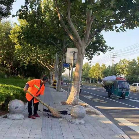 【商河城管】清理祭扫痕迹还人行辅路整洁