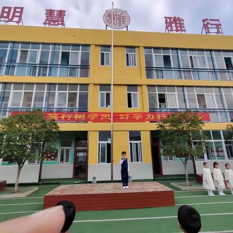 郾城区第二实验小学主题升旗仪式——我爱我的祖国