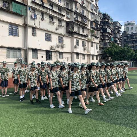 且抒凌云志，不负少年时——赣州三中高一（5）班军训纪实