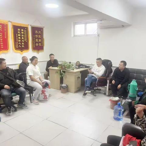 清扫家园焕新颜 锦旗致谢暖人心