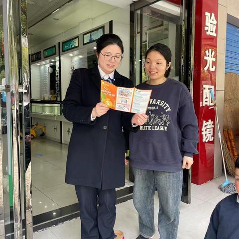 湖南银行湘潭分行营业部开展零钱包兑换服务宣传活动